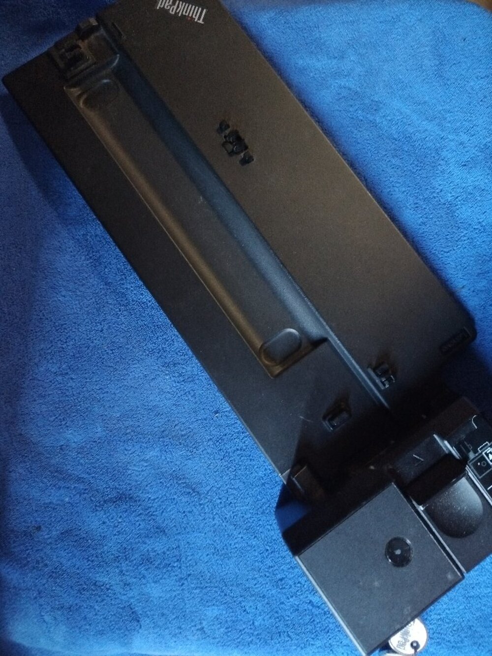 Lenovo DOCK thinkpad laptop